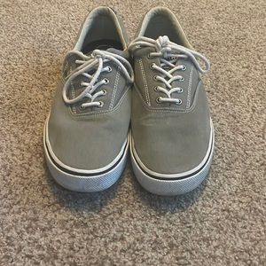 Men’s canvas shoes